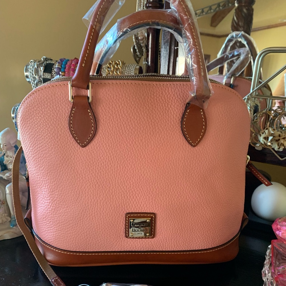 Dooney and Bourke pale pink satchel!🌸🌷🦋